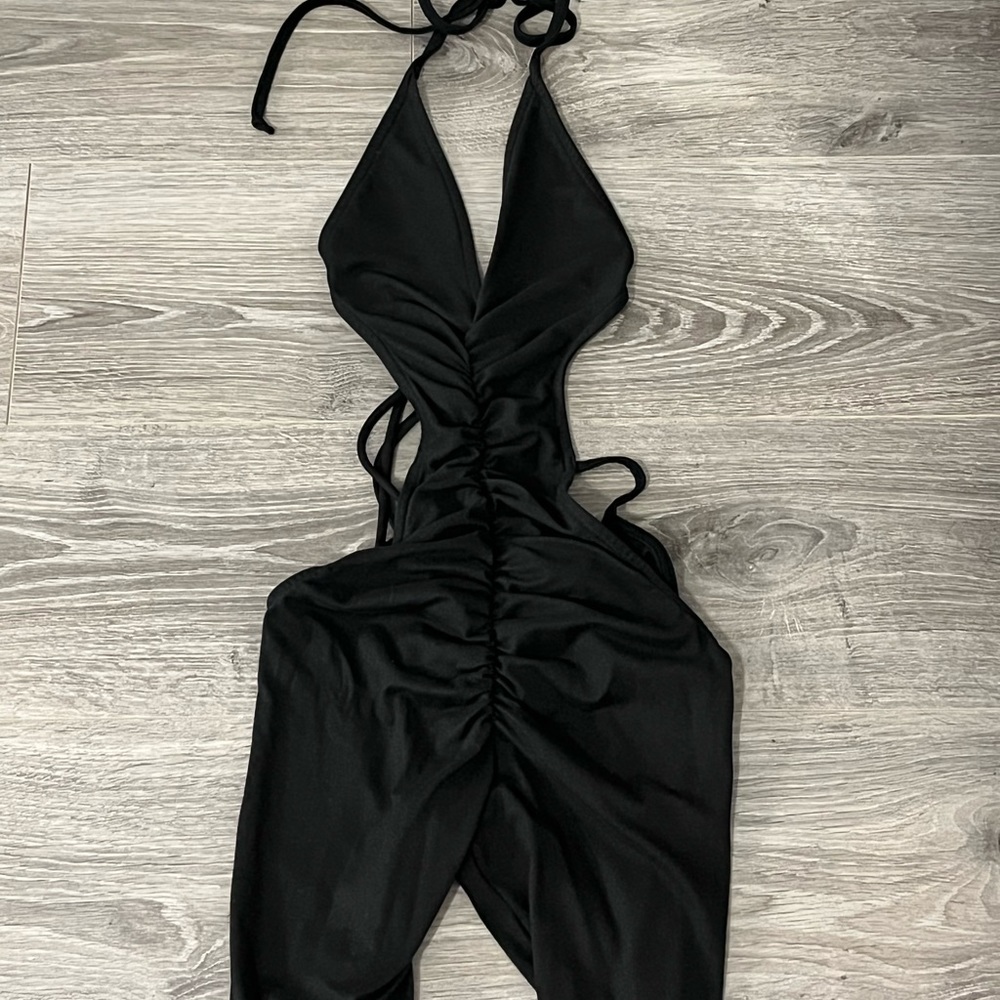 FASHION NOVA BLACK CUTOUT RUCHED JUMPSUIT - Picture 4 of 5